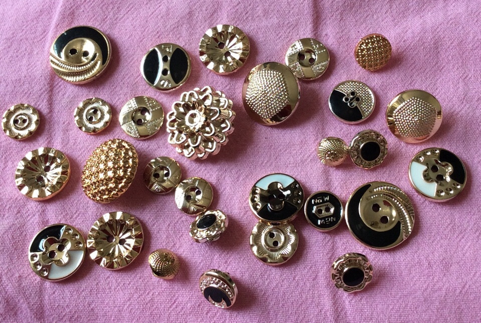 Công Ty TNHH Sản Xuất Thương Mại Nút áo Việt