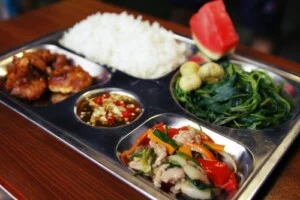 Suất Ăn Công Nghiệp Quang Minh Hưng Yên – Công Ty TNHH Dịch Vụ Và Thương Mại Quang Minh Hưng Yên