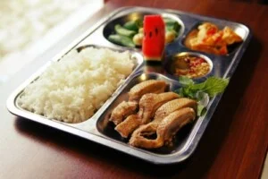 Suất Ăn Công Nghiệp Quang Minh Hưng Yên – Công Ty TNHH Dịch Vụ Và Thương Mại Quang Minh Hưng Yên