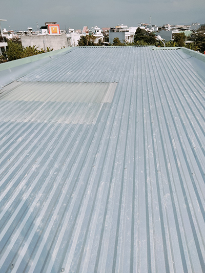 Cơ Sở Thi Công Tôn Chống Thấm Nhật Hùng